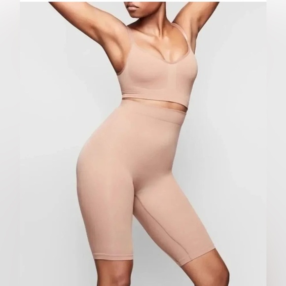 COPY - SKIMS SCULPTING SHORT ABOVE THE KNEE/ SIENNA size 2X- 3X